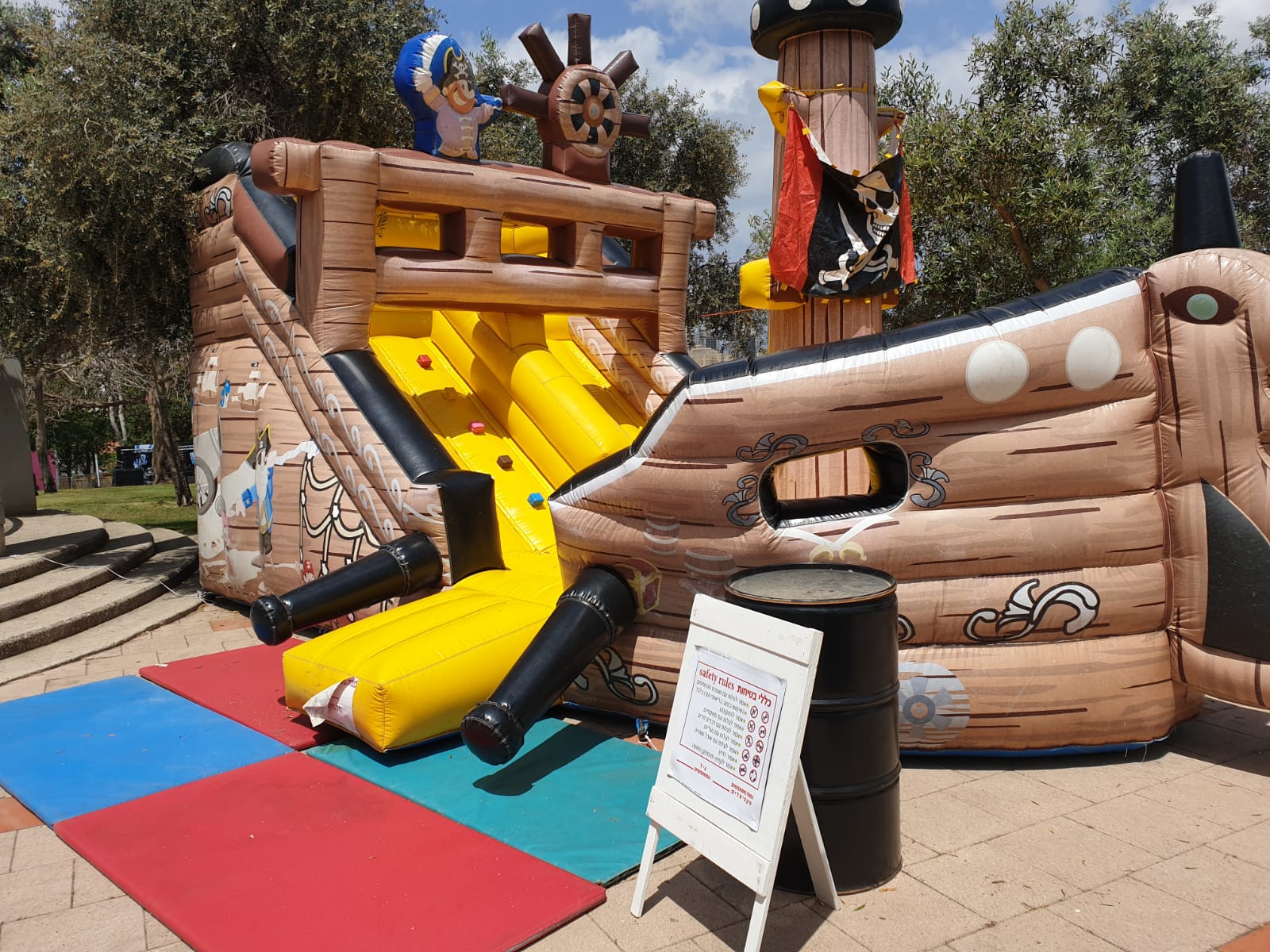 מתנפח ספינת פיראטים
