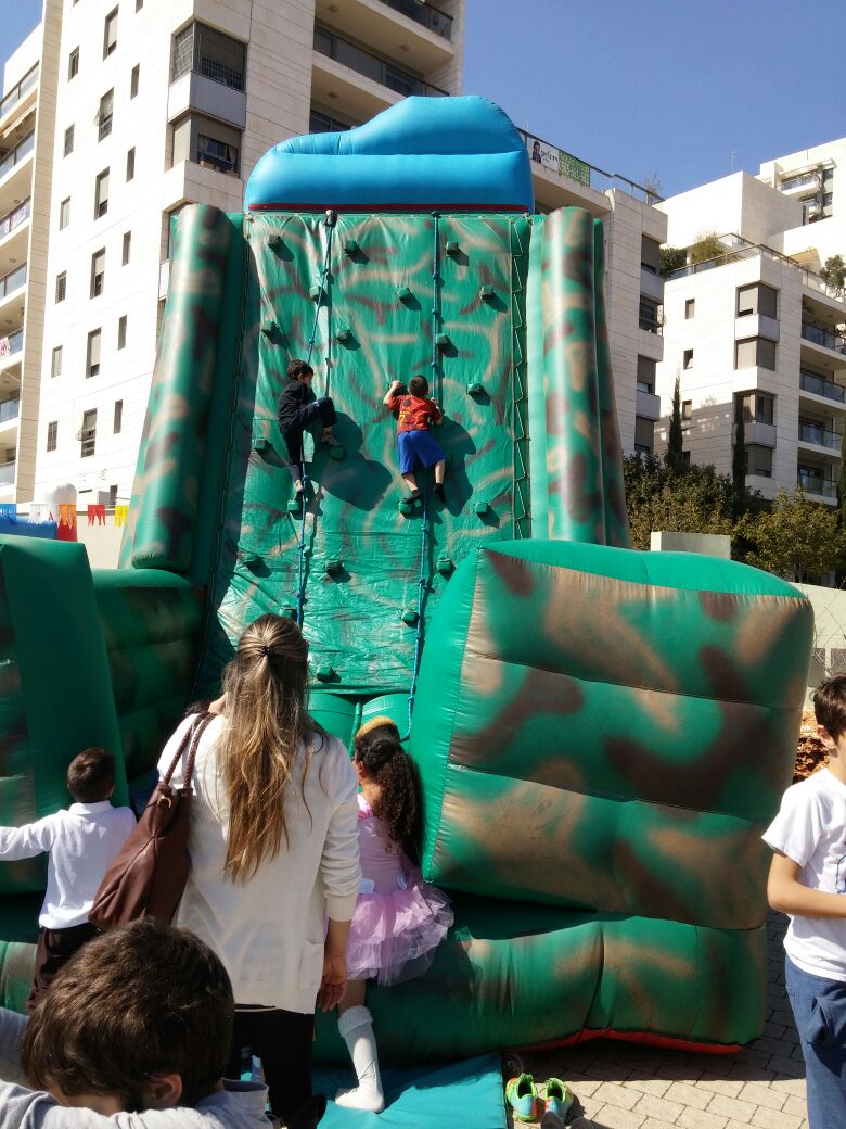 קיר טיפוס מתנפח​