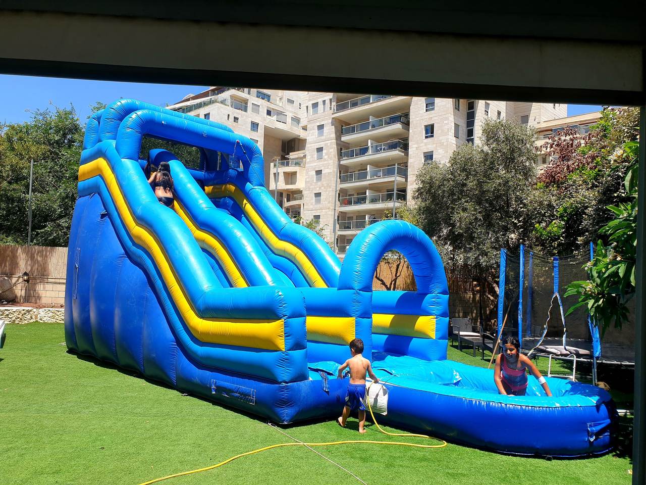 מגלשת מים גל כחול -מגלשת קמיקזה דו מסלולית